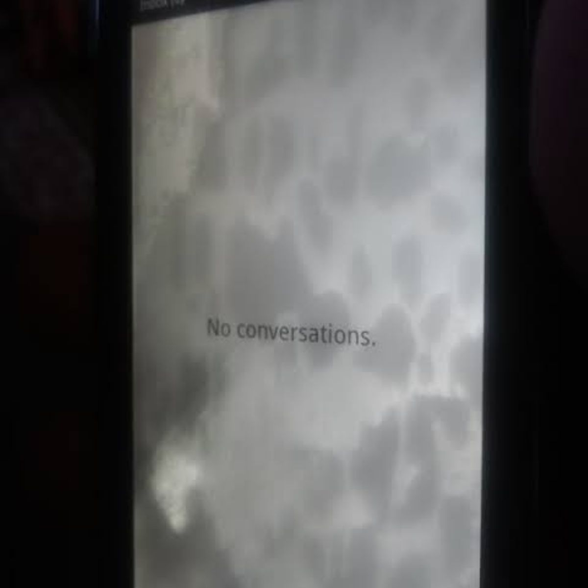 How to get rid of the moisture trapped under your smartphone's screen